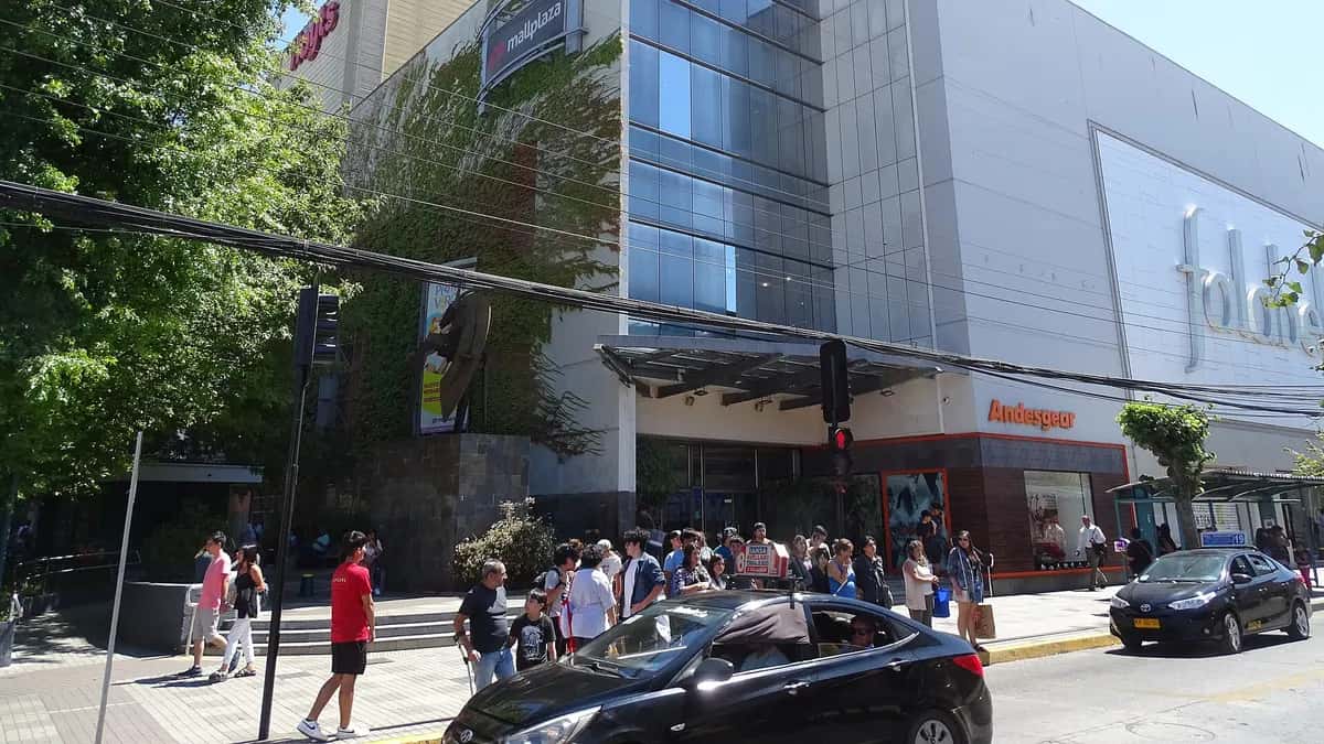 Fachada de um shopping center no Chile