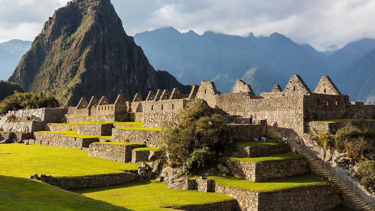 Vista da cidadela de Machu Picchu e do Huayna Picchu