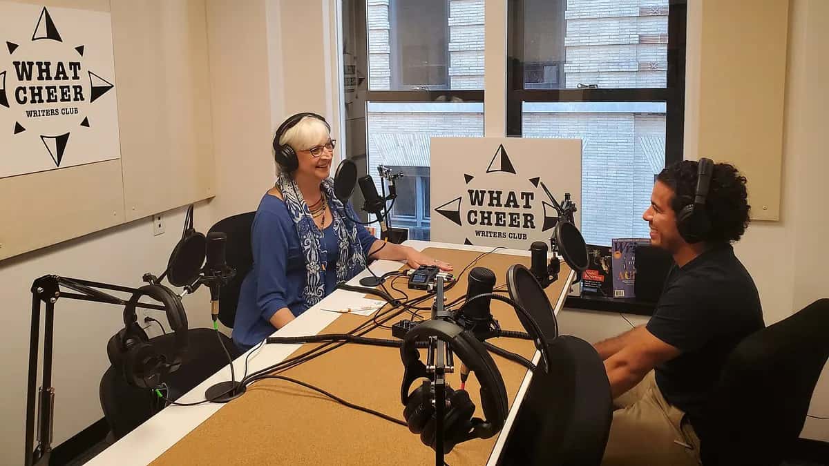 Qué es un podcast: de dónde viene la palabra, cómo se escucha y cuánta gente lo hace