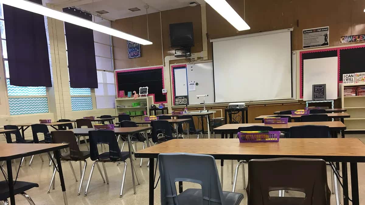 Cuánto gana un profesor en Chile: el sueldo mínimo docente y cómo sube con la carrera