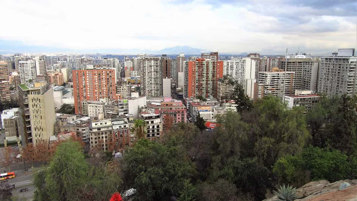 Prédios de apartamentos no centro de Santiago