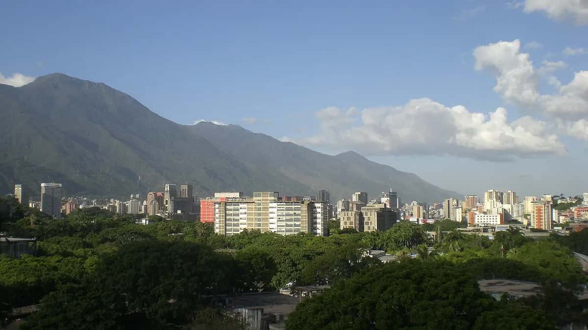 View of Caracas with El Ávila mountain behind