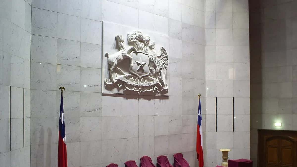 Hall of Honour of the National Congress with Chile's coat of arms