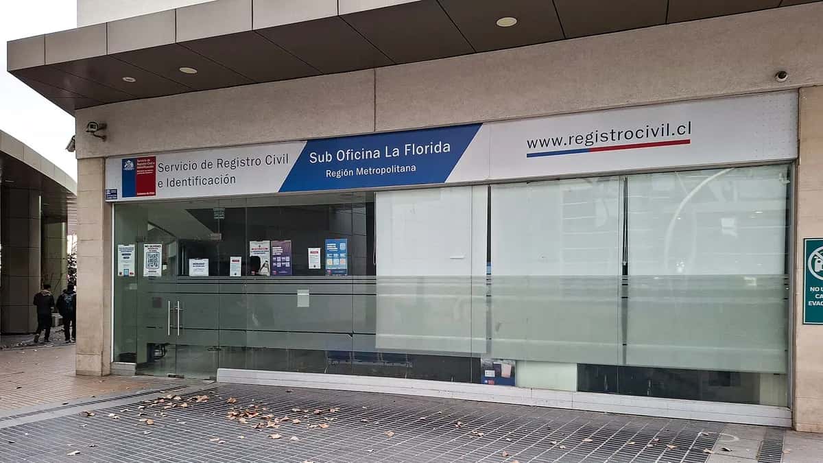 Fachada de uma unidade do Registro Civil em Santiago