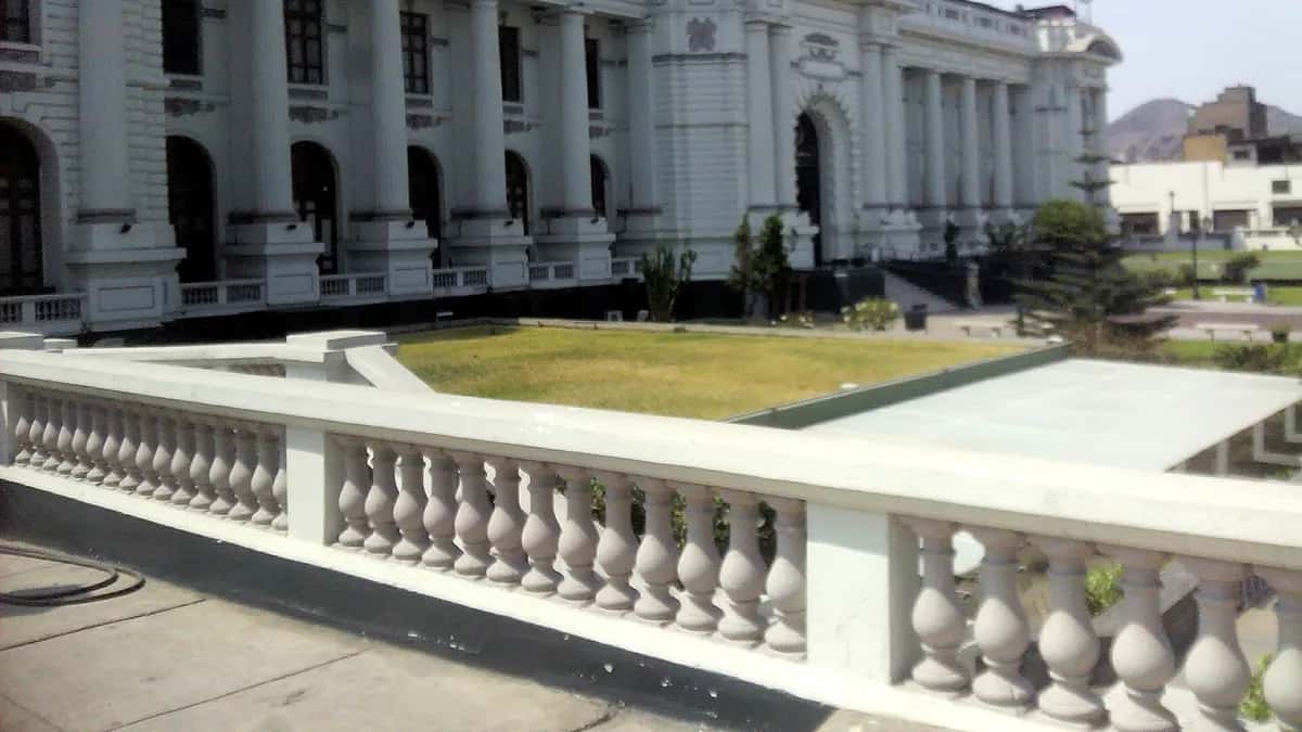 Fachada del Palacio Legislativo del Perú en Lima