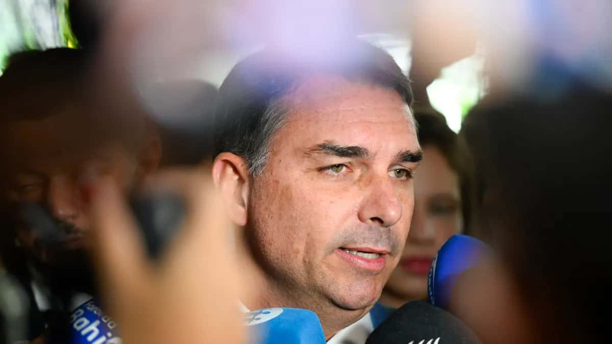 Flávio Bolsonaro: who he is, his career and the proposals of the candidate facing Lula