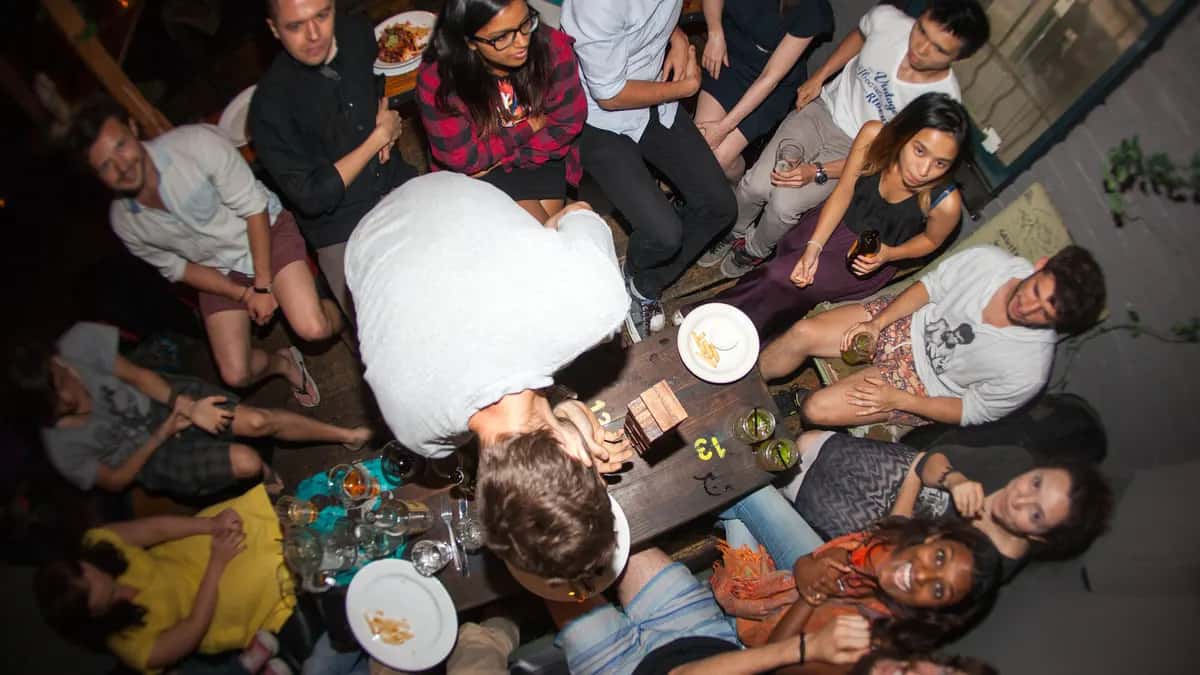 Juegos para una junta con amigos: ideas para una noche en casa