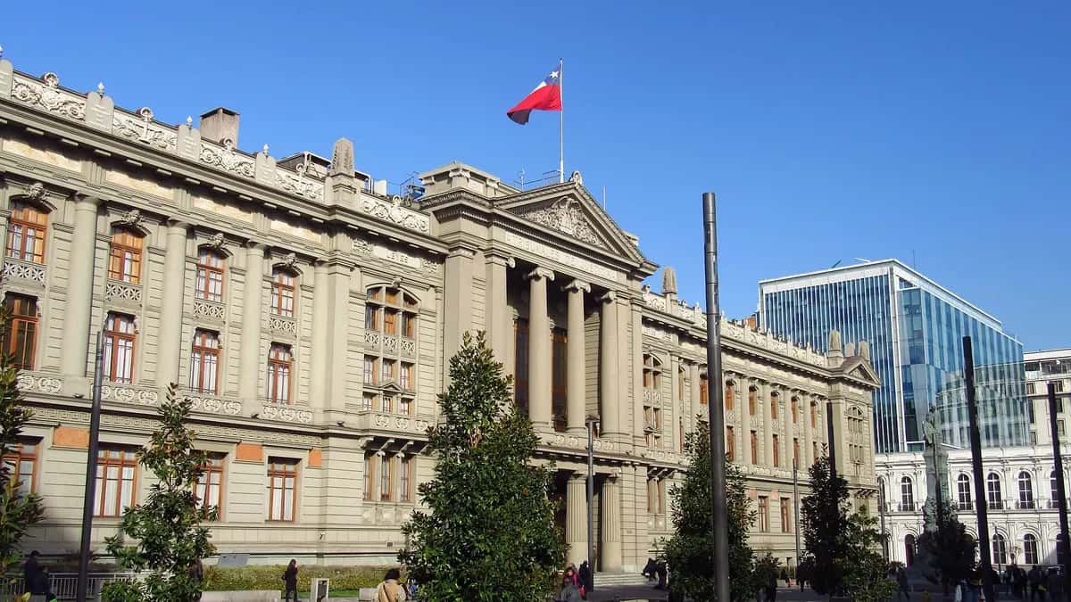 How much does a judge earn in Chile in 2026: gross salary by grade, from trial judge to Supreme Court