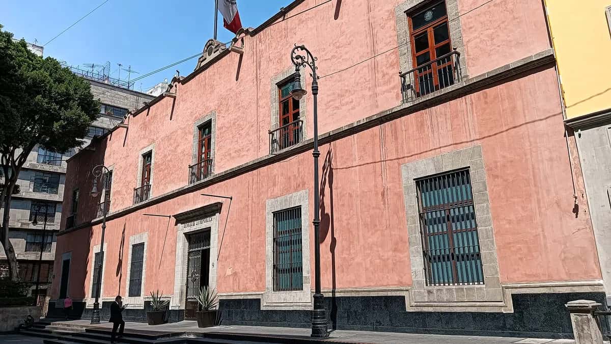 Facade of the Casona de Xicoténcatl in Mexico City's historic center