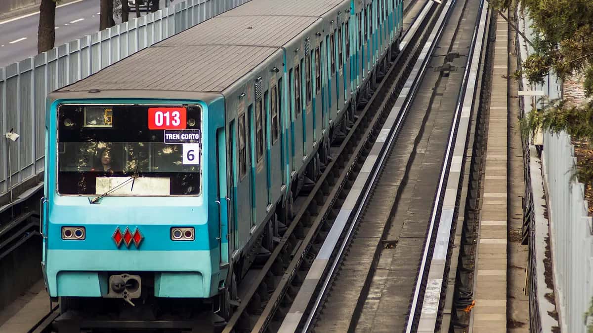 Cuánto cuesta el pasaje del Metro de Santiago en 2026: tarifas por horario, estudiantes y adultos mayores
