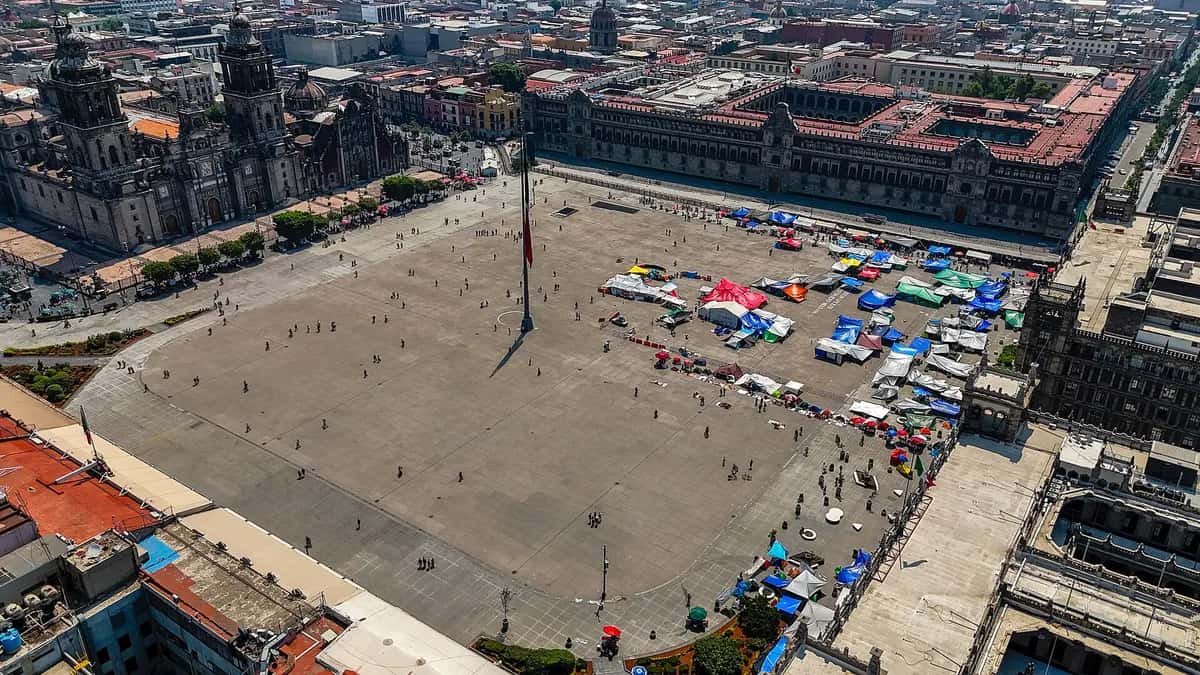 Vista aérea del Zócalo de la Ciudad de México y el Palacio Nacional