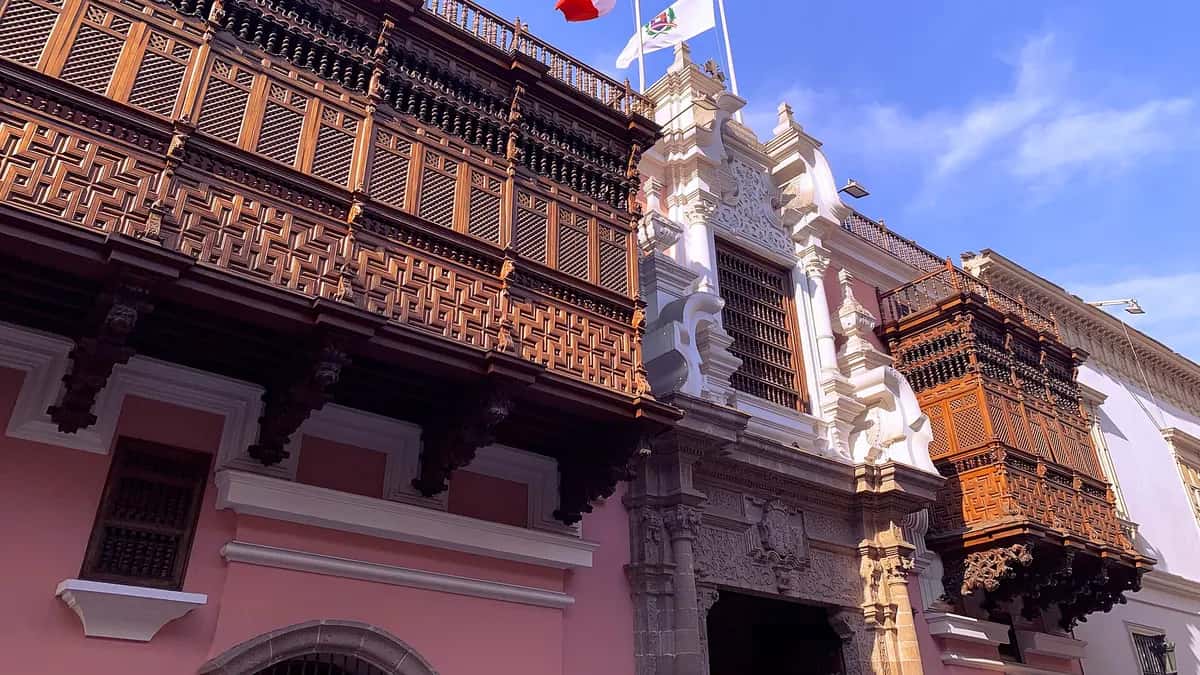 Balcões de madeira do Palácio de Torre Tagle, sede da Chancelaria peruana em Lima