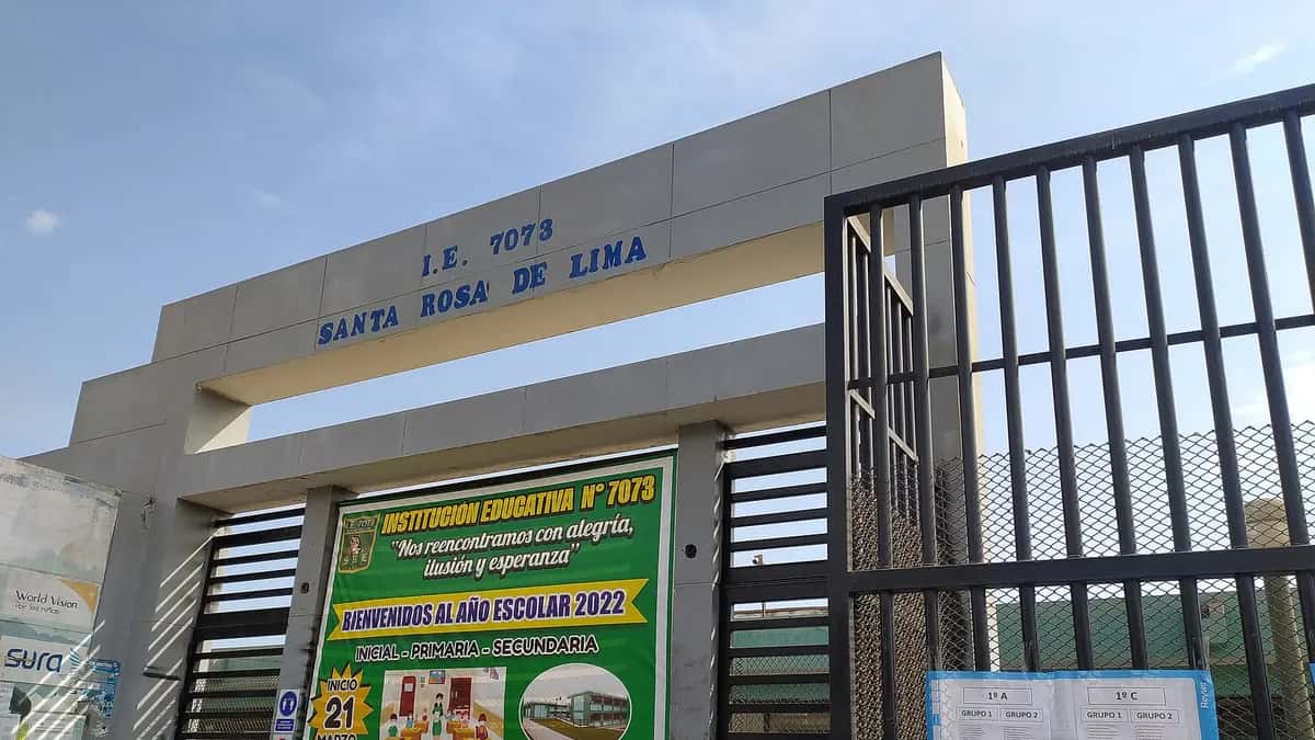 Entrance of public school 7072 Santa Rosa de Lima