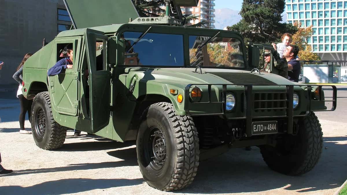 Vehículo Humvee del Ejército de Chile en una exhibición pública