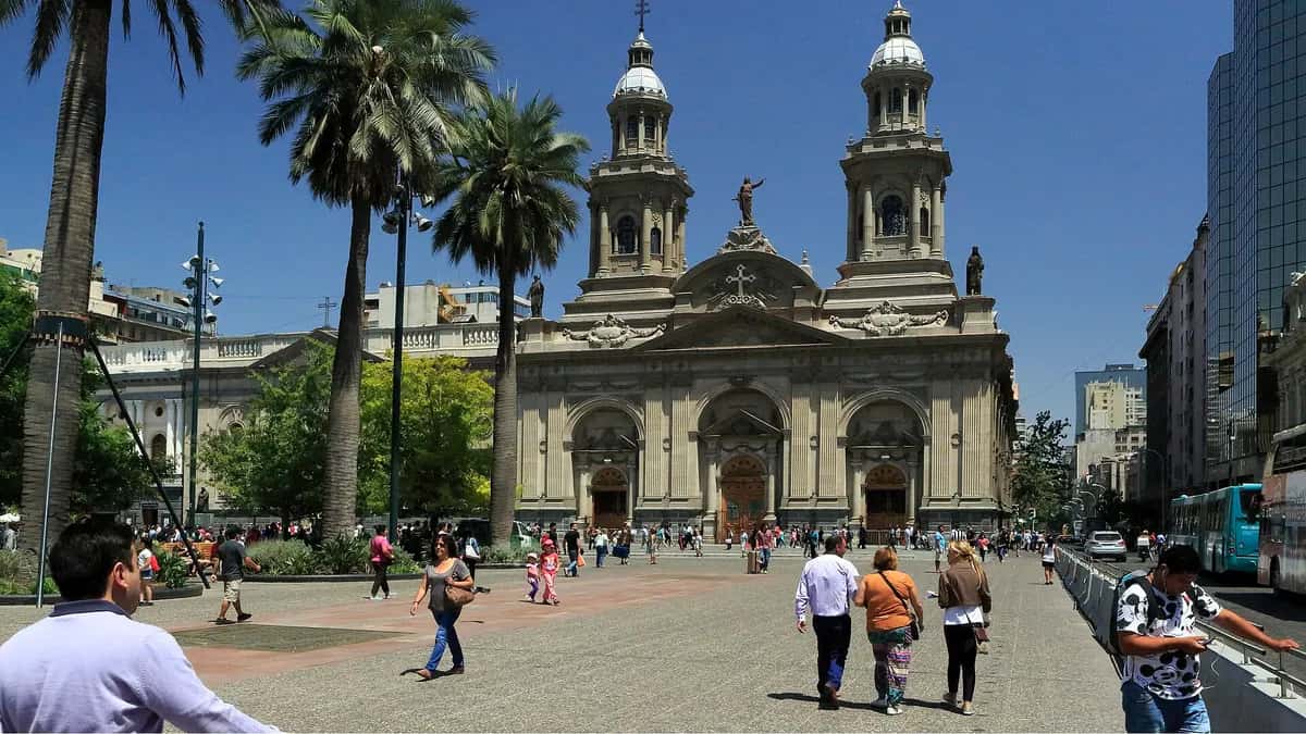 Plaza de Armas de Santiago con la Catedral Metropolitana