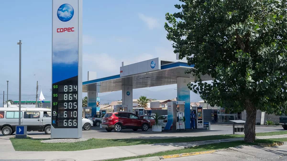 Bencinas suben por quinta vez y el diésel llega a su máximo histórico: cuánto acumulan desde julio