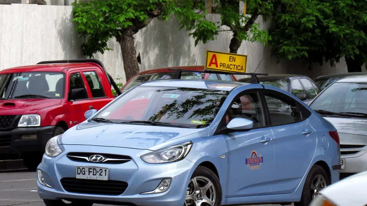 Cuánto cuesta la licencia de conducir en Chile en 2026: valores por comuna