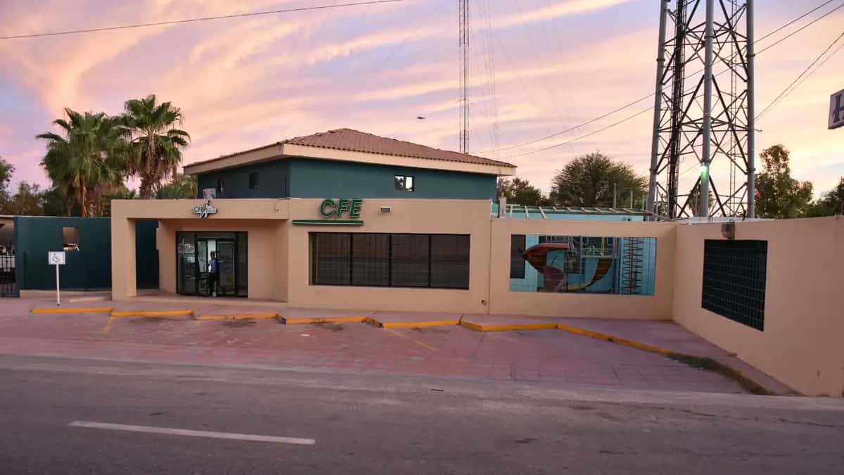 Oficina de la Comisión Federal de Electricidad en una colonia de México
