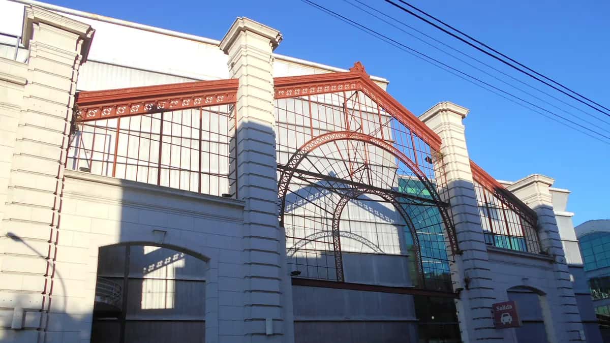 Fachada del antiguo Mercado de Abasto en Buenos Aires