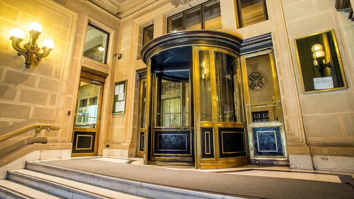 Entrance to the Central Bank of Chile building