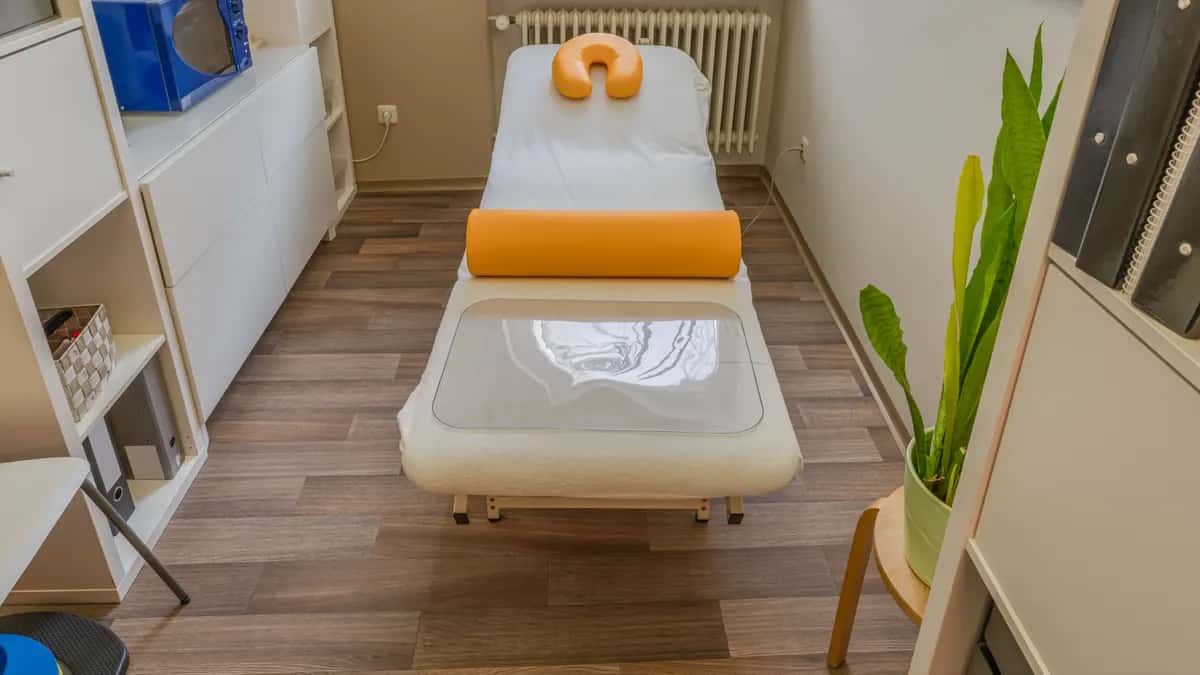 Treatment table in a therapy practice