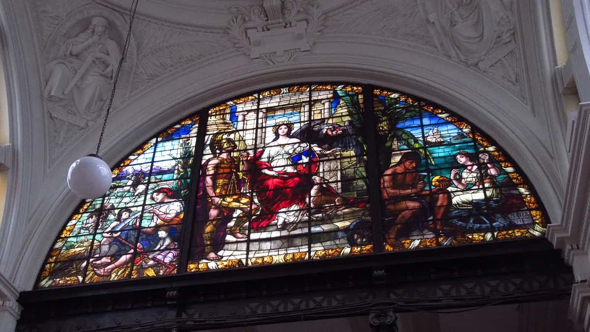 Vitral del Palacio de los Tribunales de Justicia en Santiago