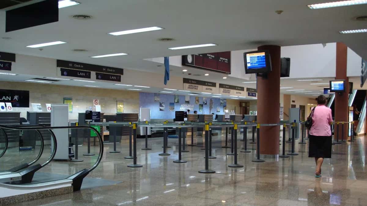 Departure hall of Puerto Iguazú international airport