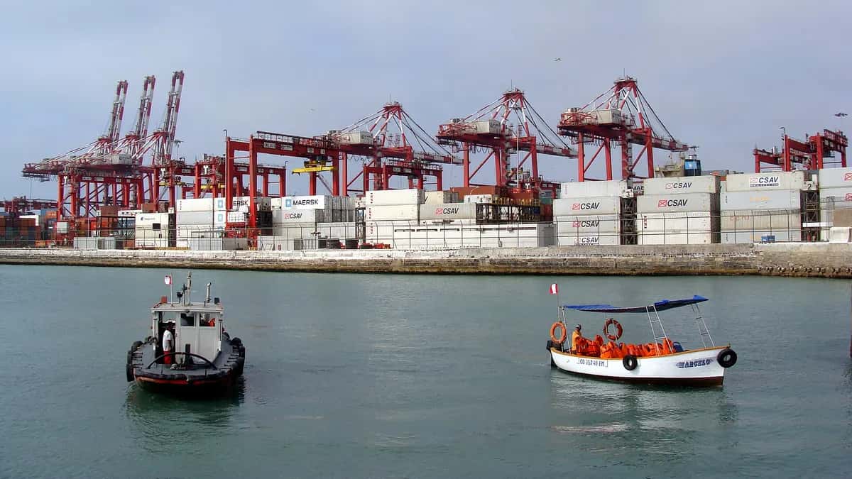 Cranes and containers at the port of Callao